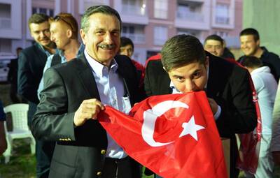 ATAÇ, MEHMET AKİF'İ ASKERE UĞURLADI